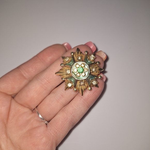 Vintage Jewelry - Vintage Gold and Green Starburst Brooch